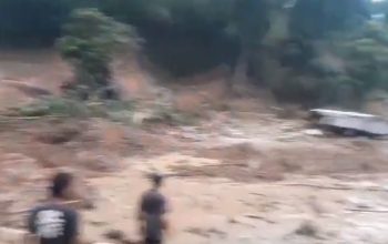 Rekaman video yang memperlihatkan kejadian tanah longsor di Desa Pasanggrahan, Kecamatan Kasomalang, Kabupaten Subang, Minggu (7/1). Foto: potongan video