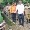 Kepala Pelaksana Harian BPBD Jabar Dani Ramdan (tengah) mendampingi Penjabat Gubernur Jawa Barat Bey Machmudin (ketiga dari kanan) meninjau lokasi tanah longsor di Desa Pasanggrahan, Kecamatan Kasomalang, Subang, Senin (8/1/2024). (Pemkab Subang).