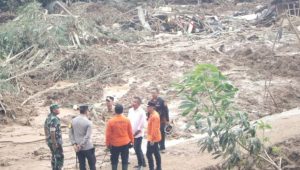 Pj Gubernur Jabar Tinjau Bencana Tanah Longsor di Sumber Mata Air Aqua Subang