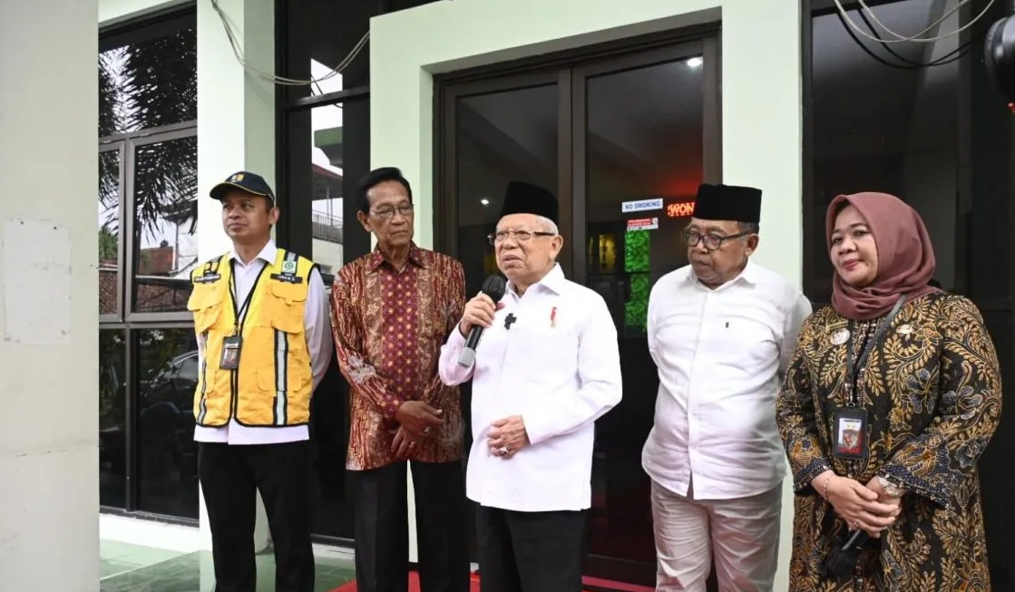 Wakil Presiden Ma'ruf Amin memberikan keterangan di Yogyakarta, Selasa (9/1/2024). (BPMI Setwapres)