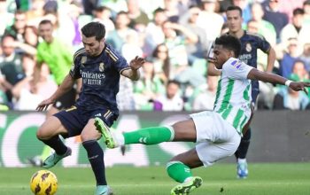 Real Madrid's Spanish forward #21 Brahim Diaz (L) fights for the ball with Real Betis' Moroccan defender #28 Chadi Riad during the Spanish league football match between Real Betis and Real Madrid CF at the Benito Villamarin stadium in Seville on December 9, 2023. (Photo by CRISTINA QUICLER / AFP) (AFP/CRISTINA QUICLER)