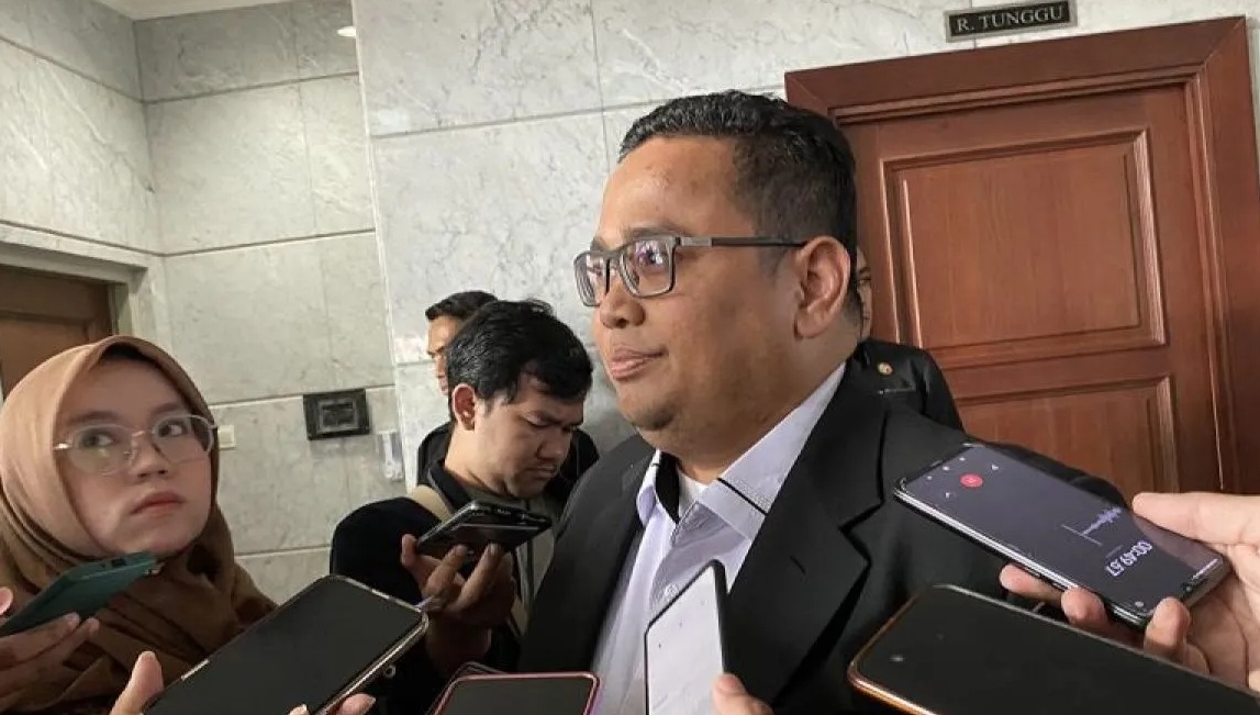Ketua Badan Pengawas Pemilihan Umum (Bawaslu) RI Rahmat Bagja menjawab pertanyaan wartawan saat ditemui di Gedung Mahkamah Konstitusi (MK) RI, Jakarta, Rabu (10/1/2024).(Fath Putra Mulya)