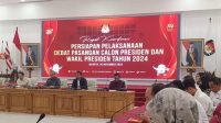 Ketua KPU RI Hasyim Asy'ari (kedua kiri) dalam Rapat Koordinasi Persiapan Debat Pasangan Calon Presiden dan Wakil Presiden Tahun 2024. (Muhammad Ramdan)