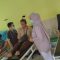 Pasien keracunan makanan saat menerima penanganan di Puskesmas Ciomas, Kabupaten Bogor, Jawa Barat, Jumat (12/1/2024). (Pemerintah Kecamatan Ciomas)
