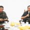 Kepala Badan Nasional Penanggulangan Bencana (BNPB) Letjen TNI Suhariyanto (kiri) bersama Pj Bupati Sumedang Herman Suryatman. (Pemkab Sumedang)