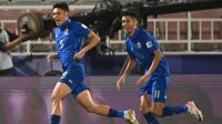 Selebrasi pemain Thailand Supachai Chaided setelah mencetak gol dalam pertandingan grup F Piala Asia lawan Kirgistan di Stadion Abdullah bin Khalifa, Doha pada Selasa (16/1/2024).  (the-afc.co)