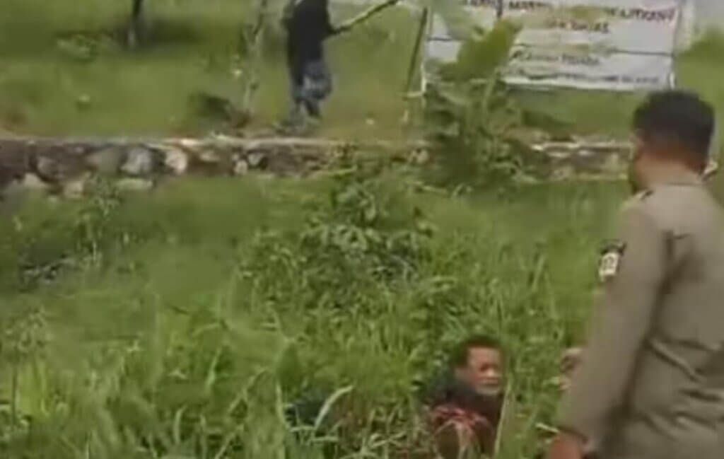 tangkapan layar bentrok antara ormas
