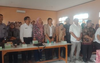 OTO BERSAMA: Para kepala SMP se-Kota Sukabumi saat mengikuti Sosialisasi Dana BOS di SMPN 3 Kota Sukabumi, Rabu (31/1/2024). (widi/radarsukabumi)