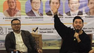 Ananda Omesh Berbagi Cerita di Career Day SMANSA Sukabumi