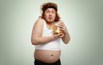 Ternyata makanan dan minuman ringan tertentu dapat menyebabkan penambahan berat badan jika dikonsumsi berlebihan. Banyak faktor yang berperan dalam penambahan berat badan