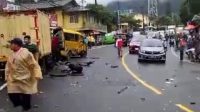 Kecelakaan lalu lintas di Jalur Wisata Puncak tepatnya di Desa Tugu Utara, Cisarua, Kabupaten Bogor, Jawa Barat, Selasa (23/1/2024). (Tangkapan Layar)