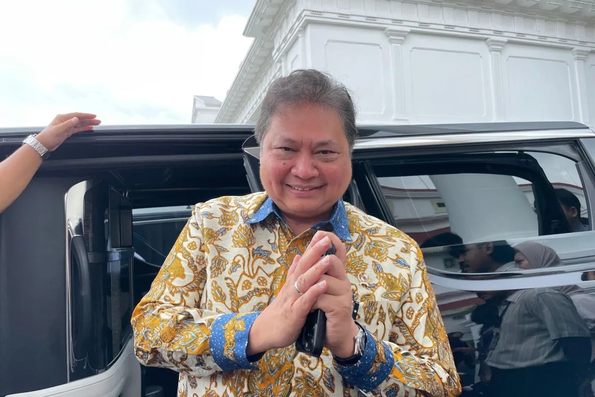 Ketua Umum Partai Golkar Airlangga Hartarto saat ditemui di Istana Kepresidenan Jakarta, Senin (12/2/2024). (Yashinta Difa)