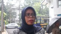 Ketua Komisi Pemilihan Umum (KPU) Jawa Barat Ummi Wahyuni memberikan keterangan di Jalan Cianjur, Kota Bandung, Rabu (14/2/2024). (Ricky Prayoga)