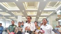 Presiden RI Joko Widodo didampingi Menteri Pertahanan Prabowo Subianto meresmikan Rumah Sakit Pusat Pertahanan Negara (RSPPN) Panglima Besar Soedirman di Bintaro, Jakarta, Senin (19/2/2024). (Mentari Dwi Gayati)
