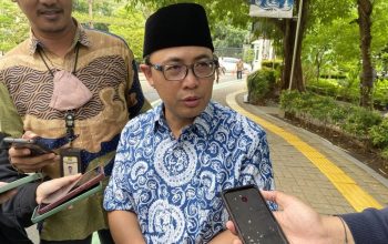 Juru bicara Kementerian Pekerjaan Umum dan Perumahan Rakyat (PUPR) Endra S Atmawidjaja menjawab pertanyaan wartawan di Jakarta, Jumat (2/2/2024). (Shofi Ayudiana)