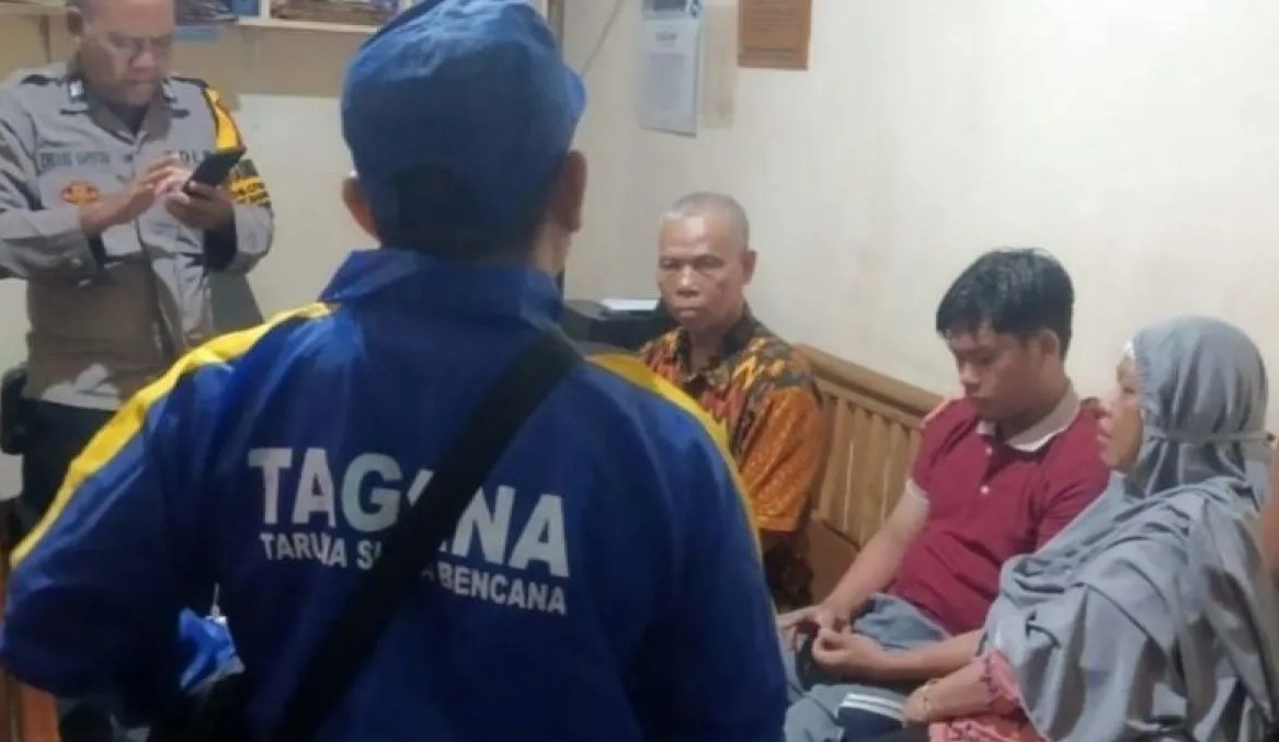 Syahrul Ramadhan (24) berhasil dievakuasi oleh Tim SAR Gabungan dari Bukit Paniisan, Kabupaten Bogor, Jawa Barat, Senin (26/2/2024). (BPBD Kabupaten Bogor)