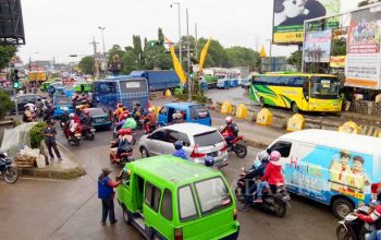 Suasana lalu lintas di Simpang Ciawi, Lokasi itu sangat membutuhkan keberadaan terminal.