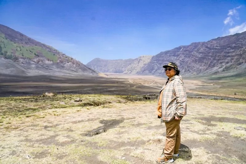 Menteri Lingkungan Hidup dan Kehutanan Siti Nurbaya Bakar memeriksa dampak kebakaran hutan dan lahan yang terjadi di kawasan Gunung Bromo.