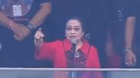 Ketua Umum PDIP, Megawati Soekarno Putri menggebu- gebu saat menyampaikan orasinya di Kampanye Akbar capres 03 yang diselenggarakan di Stadion Utama Gelora Bung Karno (SUGBK), Senayan, Jakarta