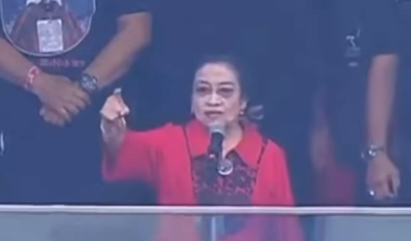 Ketua Umum PDIP, Megawati Soekarno Putri menggebu- gebu saat menyampaikan orasinya di Kampanye Akbar capres 03 yang diselenggarakan di Stadion Utama Gelora Bung Karno (SUGBK), Senayan, Jakarta