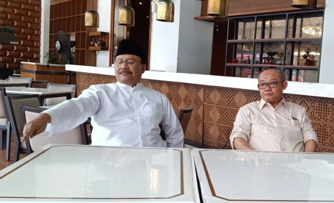 Sekjen PBNU Saifullah Yusuf (kiri) saat bersama Sekum PP Muhammadiyah Abdul Mu'ti memberi keterangan pers di Jakarta, Jumat (9/2/2024). (Sigit Pinardi)