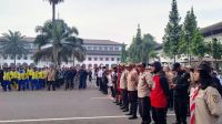 Personel gabungan apel kesiapsiagaan bencana dan kesehatan untuk Pemilu 2024 di Gedung Sate Bandung, Jumat (2/2/2024). (Ricky Prayoga)