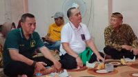 Calon anggota DPR RI nomor urut 01 dari Partai Persatuan Pembangunan (PPP) untuk Dapil Jawa Barat IV Kota dan Kabupaten Sukabumi, Budi Irawan saat sapa warga di wilayah Kecamatan Baros.