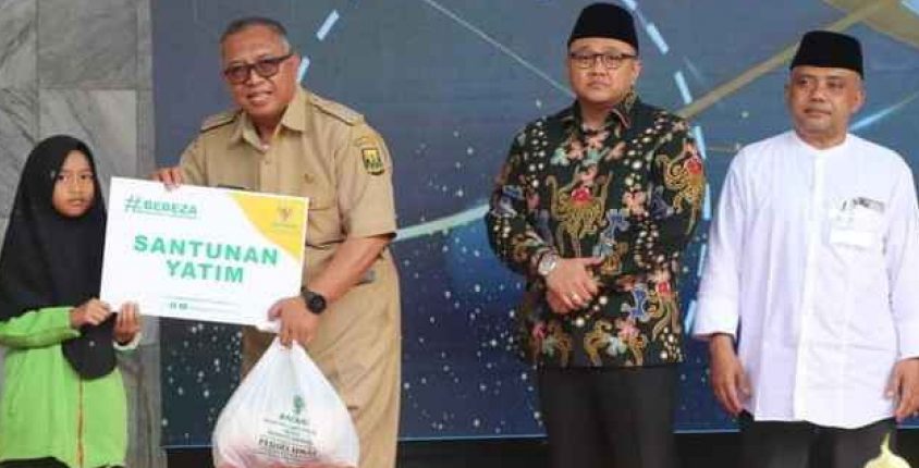 Bupati Sukabumi Marwan Hamami saat menghadiri kegiatan Baznas Award 2023 yang dilaksanakan di Pudak Arum, Pendopo Sukabumi, Senin (07/08/2023).