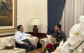 Calon Presiden RI Prabowo Subianto (kiri) dengan Calon Wakil Presiden RI Gibran Rakabuming Raka di rumah Prabwo di kawasan Kertanegara, Jakarta Selatan, Jumat (23/2/2024) (Dok Aminuddin Ma'ruf)