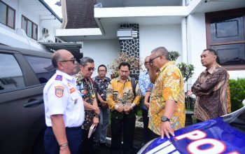 ARAHAN : Bupati Sukabumi, Marwan Hamami, saat memberikan arahan kepada sejumlah kepala dinas usai mengikuti Rakorpam di Balai Kota Sukabumi pada Jumat (02/02) sore.(FOTO : DENDI/RADAR SUKABUMI)