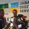 Ketua Bidang Teknis KPU Jabar Adie Saputro bersama Penjabat Gubernur Jabar Bey Machmudin memberikan keterangan usai memantau jalannya Pemilu 2024 di Jabar Digital Service, Gedung Sate Bandung, Rabu (14/2/2024). (Ricky Prayoga)