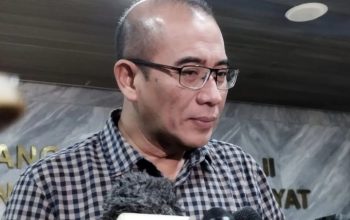 Ketua KPU Hasyim Asy'ari di Kompleks Parlemen, Jakarta. (Bagus Ahmad Rizaldi)