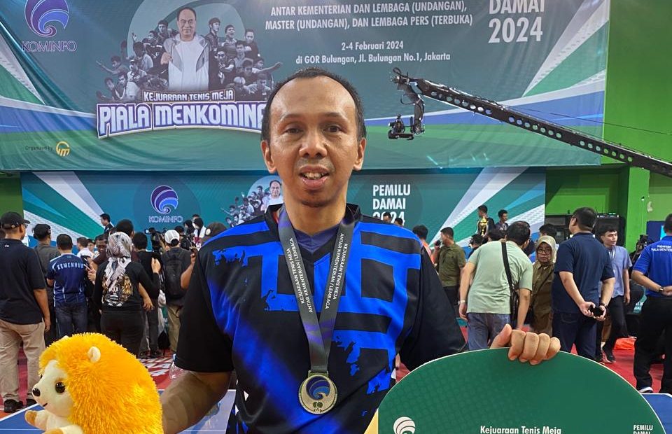 PRESTASI : Pojoksatu.id yang diperkuat oleh Untung Bachtiar, Sani Santana, Eef Nandang, Ahmad Gunawan berhasil mendapatkan juara kedua dari Piala Kominfo 2024 di GOR Bulungan Jakarta Selatan, Minggu (4/2/2024).