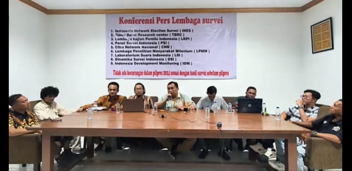 Ketua Konsorsium Lembaga Survei Indonesia (KKLPSI), Arief Poyuono mengatakan alasan digelarnya konfrensi pers lembaga survei pada Senin (19/2/2024) menegaskan bahwa pilpres 2024 tidak ada kecurangan