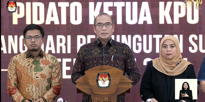 Ketua KPU RI, Hasyim Asyari, saat memberikan pidato di malam H-1 pencoblosan Pemilu Serentak 2024, di Kantor KPU RI, Jalan Imam Bonjol, Menteng, Jakarta Pusat, Selasa malam (13/2)/Repro