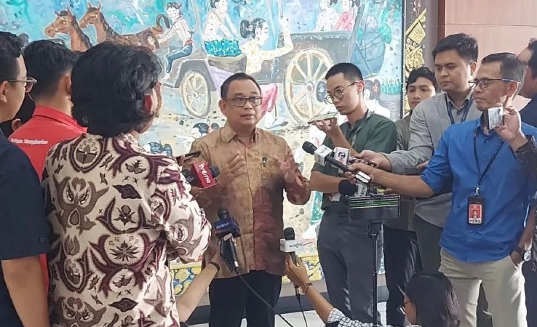 Koordinator Staf Khusus Presiden Ari Dwipayana menyampaikan keterangan pers di Gedung Sekretariat Negara, Jakarta, pada Jumat (2/2/2024).