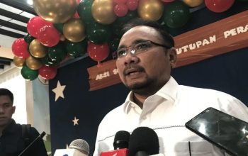 Menteri Agama Yaqut Cholil Qoumas saat menjawab pertanyaan media di Jakarta, Jumat. (Putri Hanifa)
