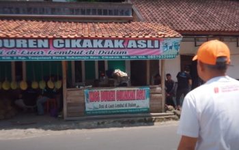 Kios Durian Cikakak, Sukabumi.
