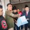 MELAPORKAN : Puluhan LSM, Ormas dan Tim pemenangan calon anggota legislatif dari PDI Perjuangan untuk Dapil 2 Kota Sukabumi di Bawaslu. (Foto : ist)