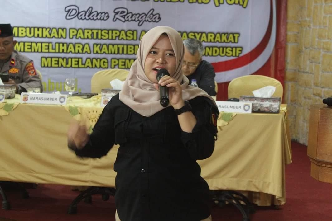 SOSIALIASI :  Ketua Bawaslu Kota Sukabumi Yasti Yustia Asih saat melakukan sosialisasi belum lama ini.