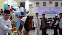 Badan Amil Zakat Nasional (Baznas) Kabupaten Sukabumi distribusikan puluhan ton beras kepada masyarakat Kabupaten Sukabumi.