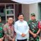 Menteri Agraria dan Tata Ruang/Kepala Badan Pertanahan Nasional Hadi Tjahjanto (tengah) saat menghadiri Penyerahan Sertifikat Tanah untuk Rakyat di Gelanggang Olah Raga (GOR) Si Jalak Harupat, Kabupaten Bandung, Jawa Barat pada Sabtu (3/2/2024). (Aji Cakti)