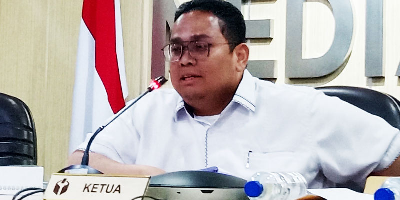 Ketua Bawaslu RI, Rahmat Bagja, di kantor Bawaslu RI, Jalan MH Thamrin, Jakarta Pusat, Minggu (11/2)