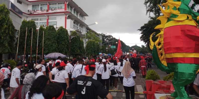 Pasangan capres-cawapres nomor urut 03, Ganjar Pranowo-Mahfud MD, menggelar kampanye akbar terakhir di dua kota di Jawa Tengah, Surakarta (Solo)