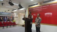 Menko Polhukam Mahfud Md memberikan keterangan mengenai pengunduran dirinya di Istana Kepresidenan Jakarta, Kamis (1/2/2024).  (Rangga Pandu Asmara Jingga)