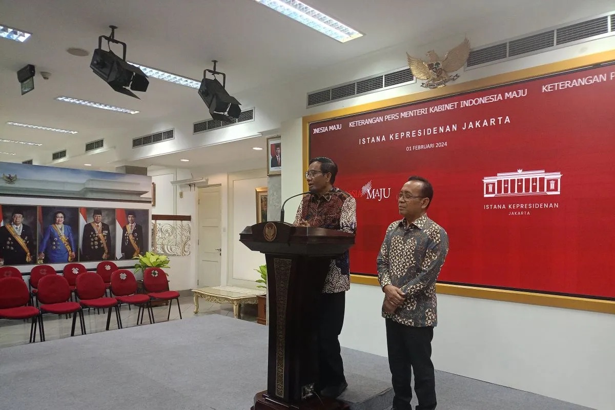 Menko Polhukam Mahfud Md memberikan keterangan mengenai pengunduran dirinya di Istana Kepresidenan Jakarta, Kamis (1/2/2024).  (Rangga Pandu Asmara Jingga)