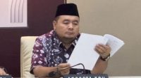 Anggota KPU RI Mochammad Afifuddin saat memberikan keterangan di Gedung KPU RI, Jakarta, Jumat (2/2/2024). (Rio Feisal)