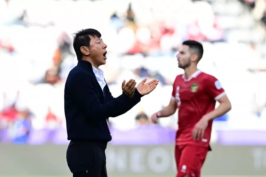 Shin Tae Yong saat memimpin pertandingan dalam laga Timnas Indonesia di Piala Asia 2023. (Media PSSI)