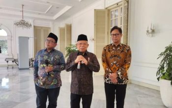 Wakil Presiden Ma'ruf Amin saat memberikan keterangan di Istana Wakil Presiden, Jakarta, Senin (12/2/2024). ANTARA/Mentari Dwi Gayati