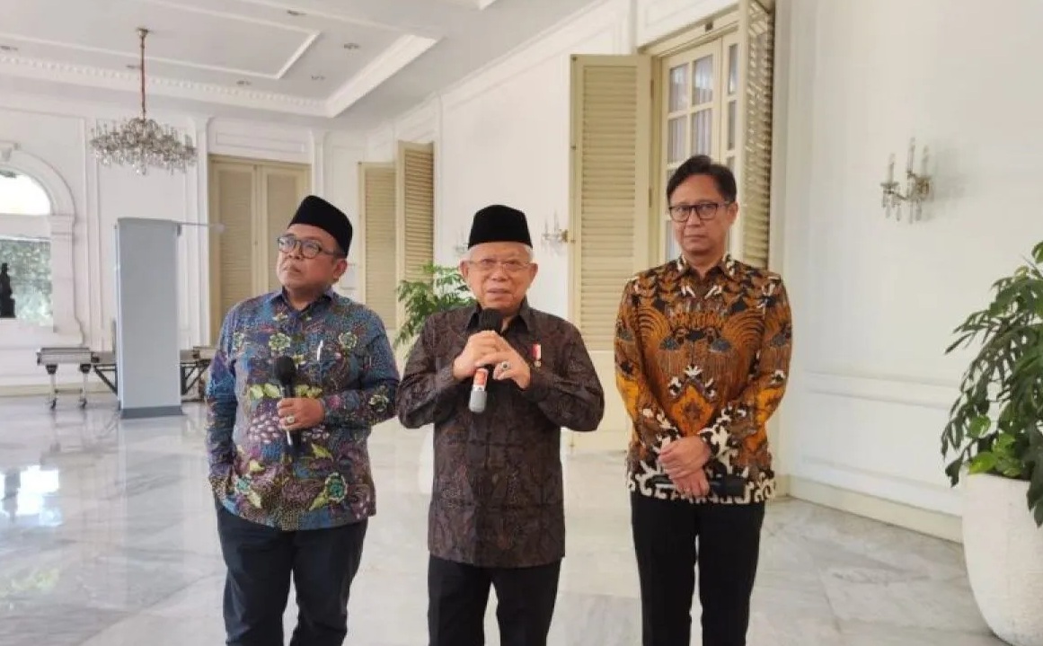 Wakil Presiden Ma'ruf Amin saat memberikan keterangan di Istana Wakil Presiden, Jakarta, Senin (12/2/2024). ANTARA/Mentari Dwi Gayati